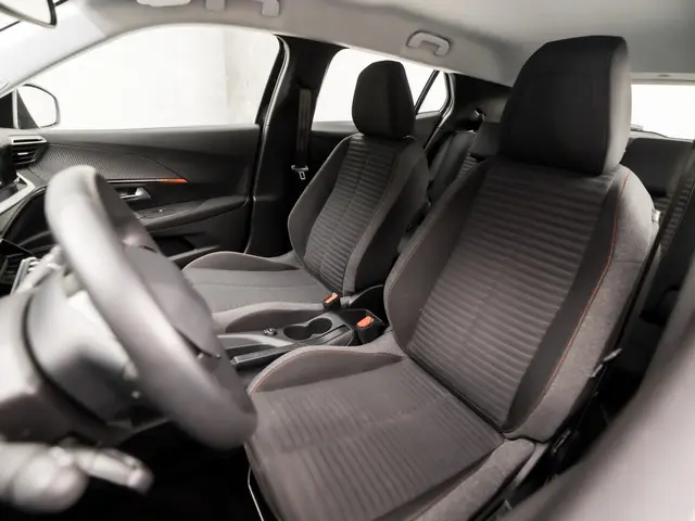 Peugeot 2008 1.2 PureTech Sport 2022 Benzine 13
