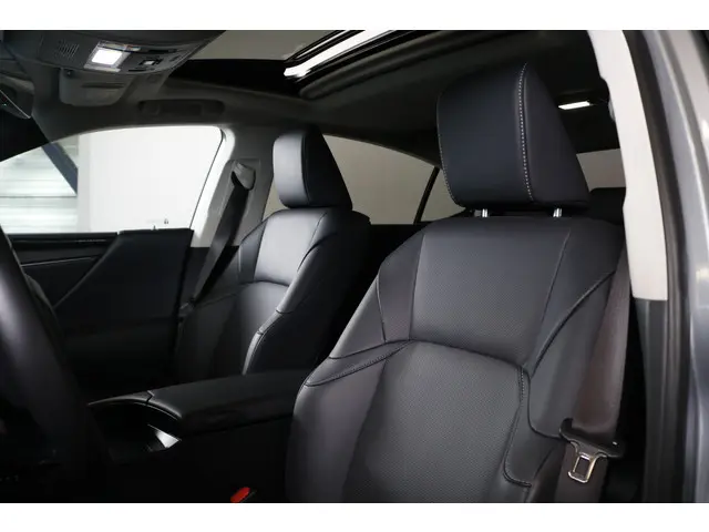 Lexus ES 300h Business Line 2024 Hybride Benzine 8