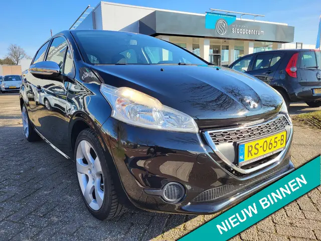 Peugeot 208 1.2 VTi Allure 2013 Benzine 9