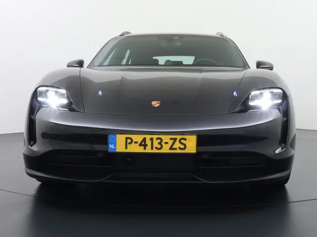 Porsche Taycan 3
