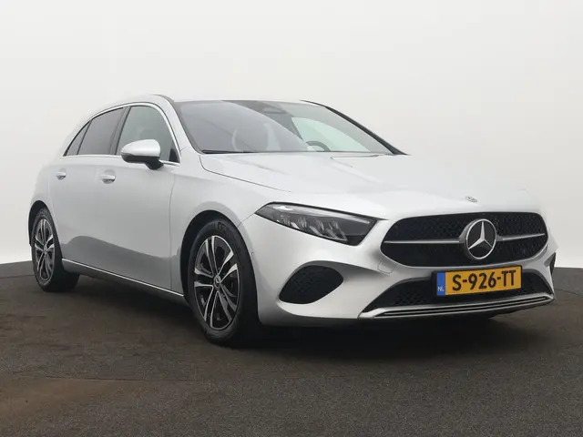 Mercedes-Benz A-Klasse 180 Business Line 2023 Benzine 4
