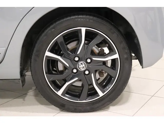 Toyota Yaris 1.5 Hybrid Bi-Tone, 2018 Hybride Benzine 9
