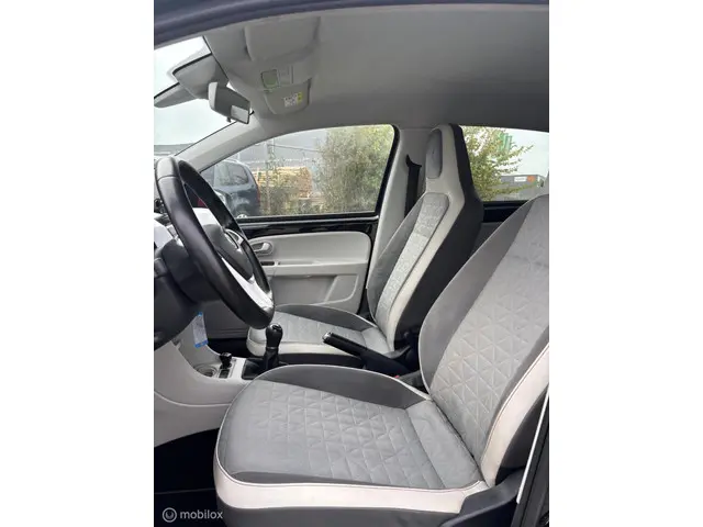 Volkswagen up! 1.0 BMT high up! 2019 Benzine 11