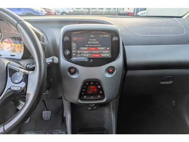 Toyota Aygo 1.0 VVT-i x-clusiv 2019 Benzine 19