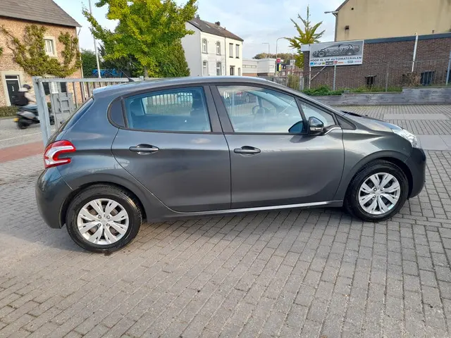 Peugeot 208 1.0 VTi Access 2013 Benzine 8