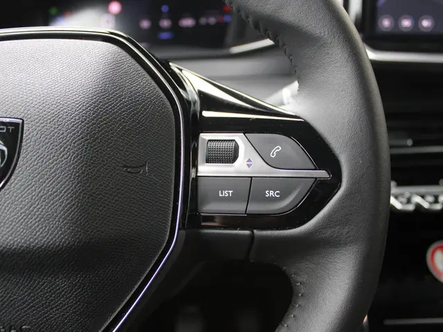 Peugeot 208 1.2 PureTech 100 Allure 2024 Benzine 18