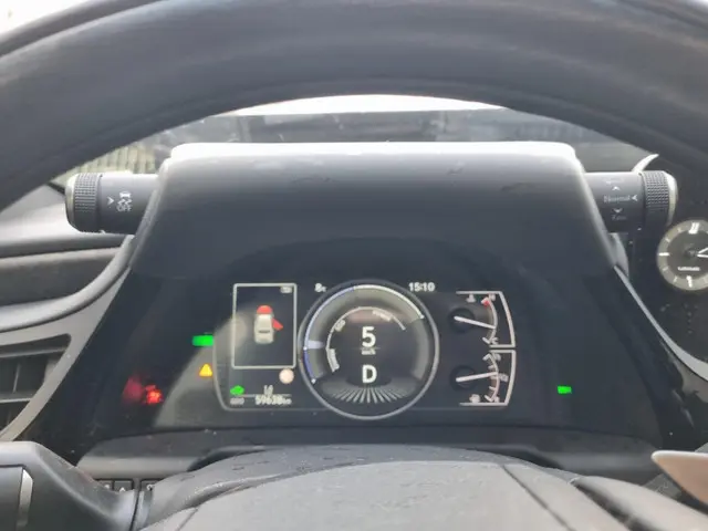 Lexus ES 300h President Line 2023 Hybride Benzine 20