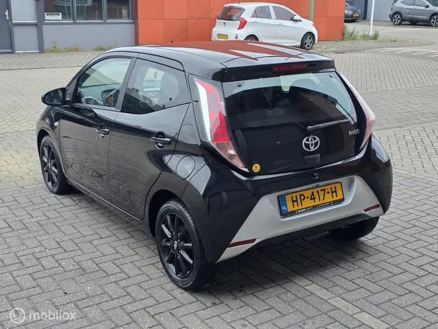 Toyota Aygo 1.0 VVT-i x-play✅️Apk✅️Airco✅️ 2015 Benzine 3