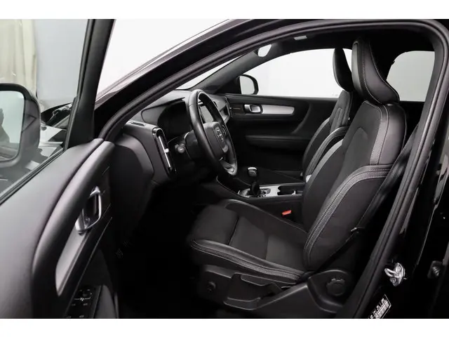 Volvo XC40 1.5 T3 Inscription zwart 2018 Benzine 12