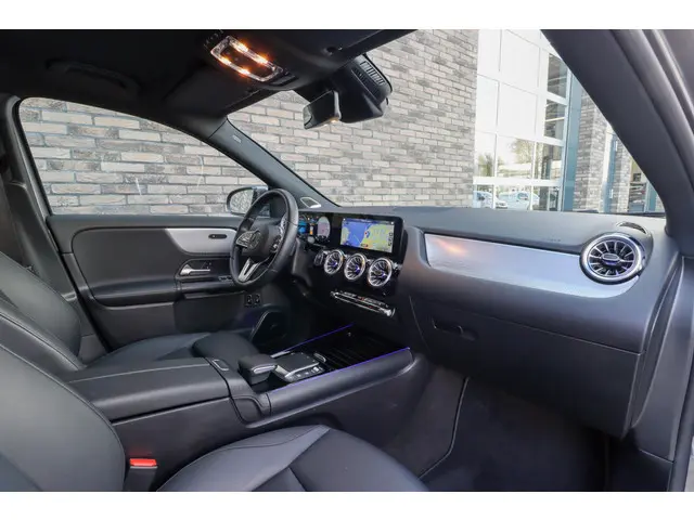 Mercedes-Benz GLA 250 e Style 2022 Hybride Benzine 13