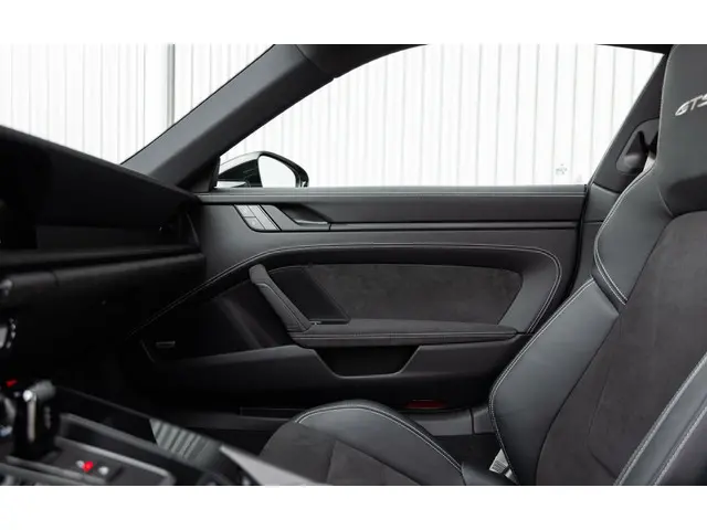 Porsche 911 3.0 Carrera GTS 2022 Benzine 39