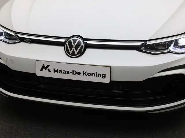 Volkswagen Golf 1.5eTSI/130PK R-Line DSG 2023 Benzine 31