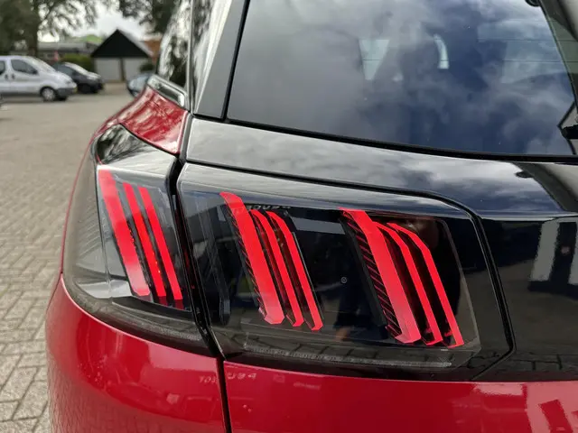 Peugeot 3008 1.6 HYbrid 225 GT 2023 Hybride Benzine 56