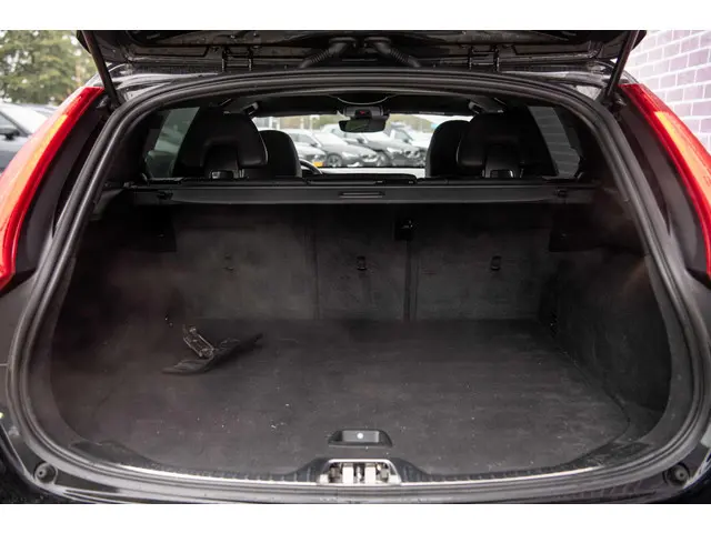 Volvo V60 2.0 T4 Business Sport 2018 Benzine 31