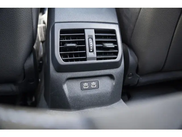 BMW 1 Serie 5-deurs 118i 2024 Benzine 44