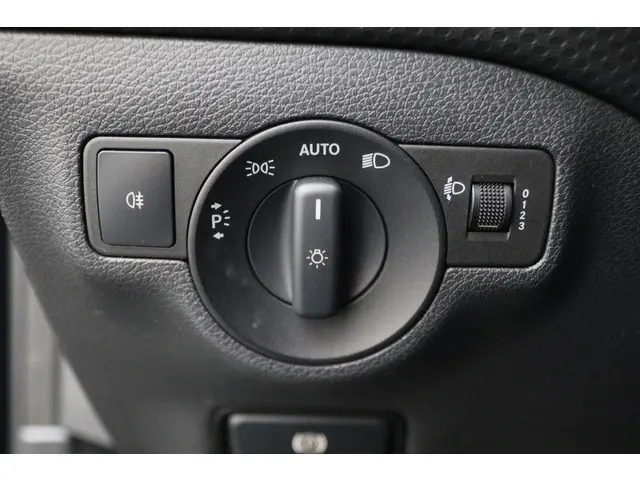 Mercedes-Benz A-Klasse 180 Economy 2015 Benzine 27