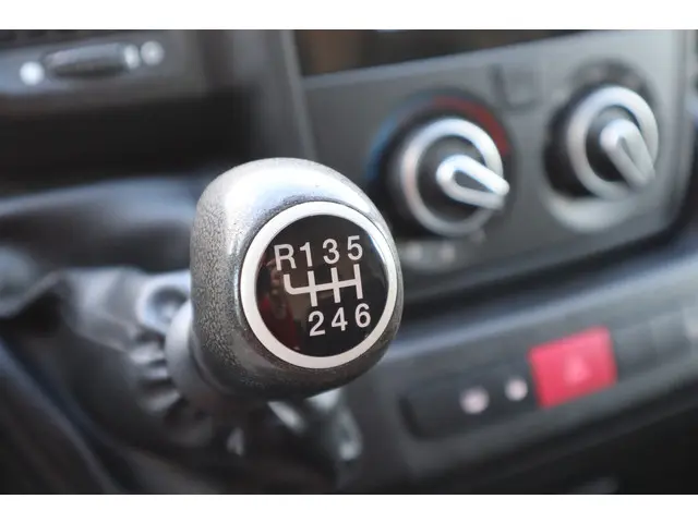 Peugeot Boxer 330 2.2 HDI L1H1 Première 2015 Diesel 22