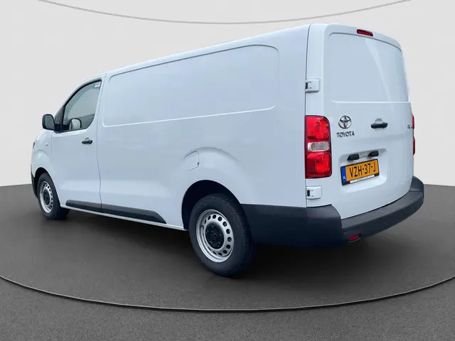 Toyota ProAce Worker 2.0 D-4D Live Long 2023 Diesel 6