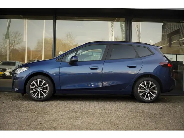 BMW 2 Serie Active Tourer 220i 2023 Hybride Benzine 3