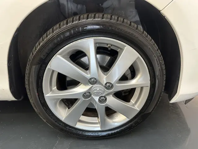 Toyota Yaris 1.5 Hybrid Comfort 2015 Hybride Benzine 13