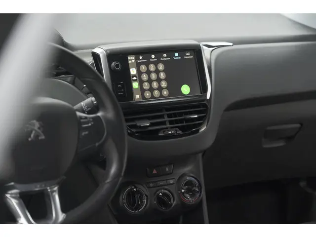 Peugeot 208 PureTech 82 Signature 2019 Benzine 57