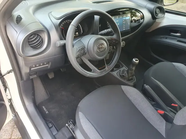 Toyota Aygo X 1.0 VVT-i MT play 2024 Benzine 6