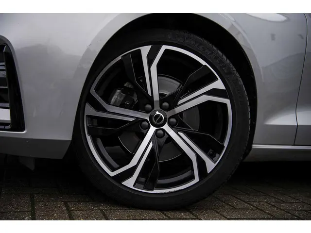 Volvo V60 2.0 B4 Plus Dark 2023 Benzine 39