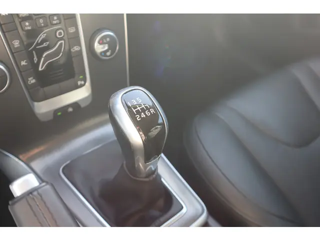 Volvo V40 2.0 T2 Summum 2015 Benzine 21