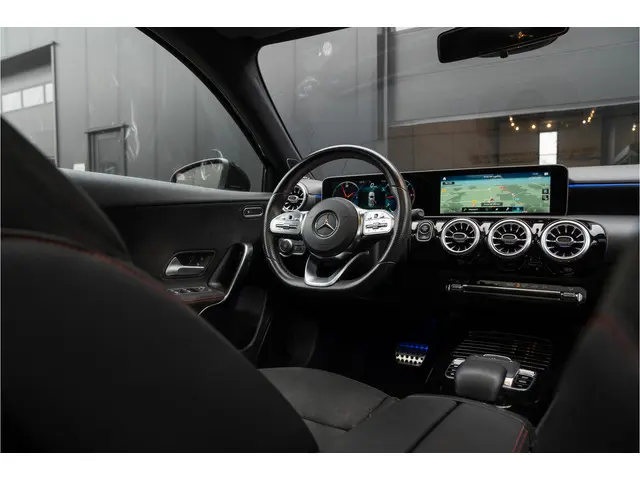 Mercedes-Benz A-Klasse 180 D AMG Pakket | 2018 Diesel 19