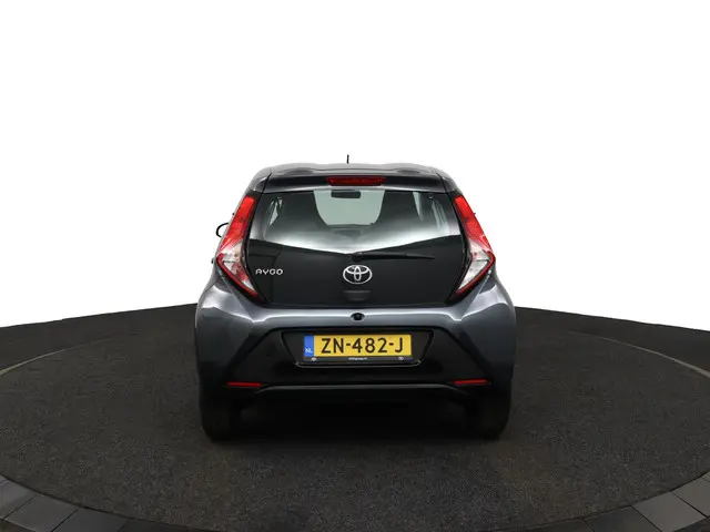 Toyota Aygo 1.0 VVT-i x-play 2019 Benzine 56