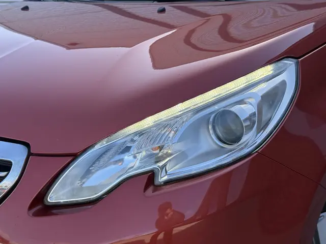 Peugeot 2008 1.2 VTi Allure 2014 Benzine 31