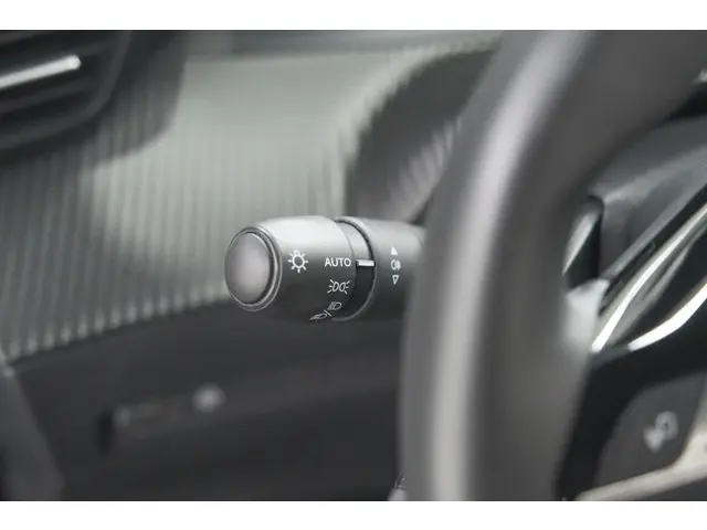 Peugeot 2008 PureTech 130 Active Pack 2023 Benzine 35