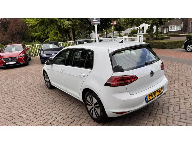 Volkswagen e-Golf e-Golf 2015 Elektrisch 9
