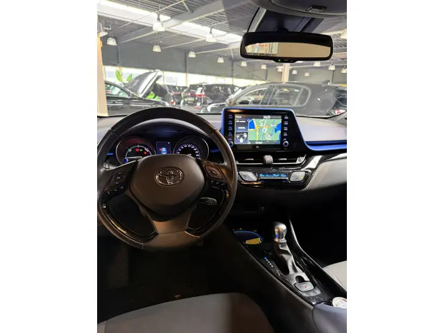 Toyota C-HR 1.8 Hybrid Bi-Tone 2021 Hybride Benzine 12