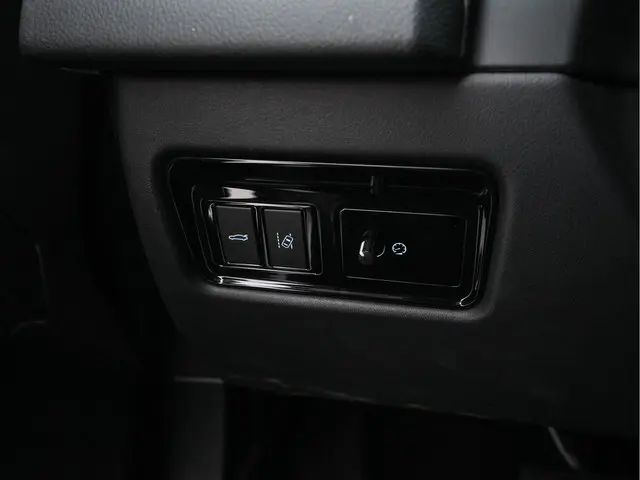 Jaguar XF 2.0 Portfolio 2017 Benzine 19