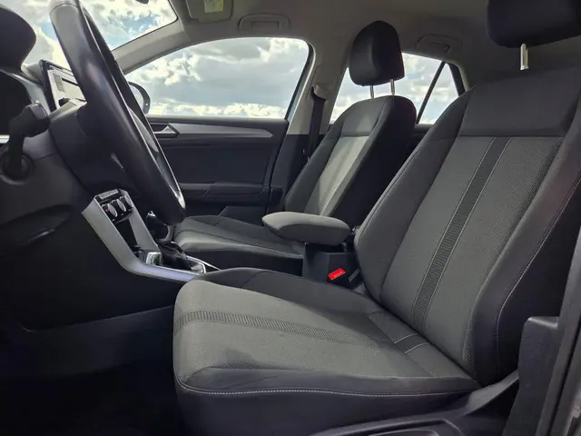 Volkswagen T-Roc 1.5 TSI Life Business 2022 Benzine 6
