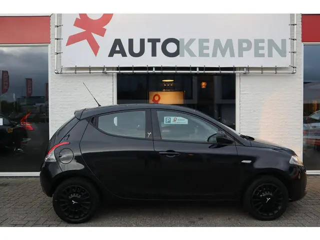 Lancia Ypsilon 0.9 TwinAir ELEFANTINO PLUS 2015 Benzine 21