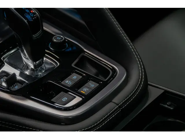 Jaguar F-Type P575 AWD R 75 2023 Benzine 24