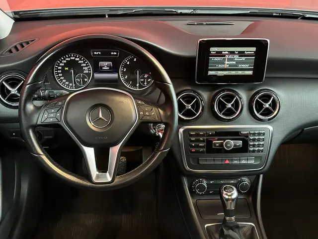 Mercedes-Benz A-Klasse 180 2014 Benzine 23