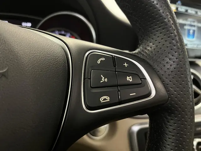 Mercedes-Benz GLA 180 Business Solution 2018 Benzine 35