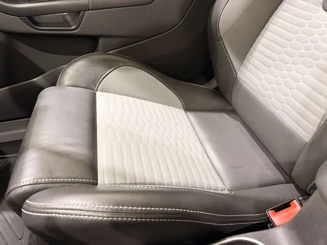 Ford Fiesta 1.6 ST2 180PK Navi/Clima 2014 Benzine 34