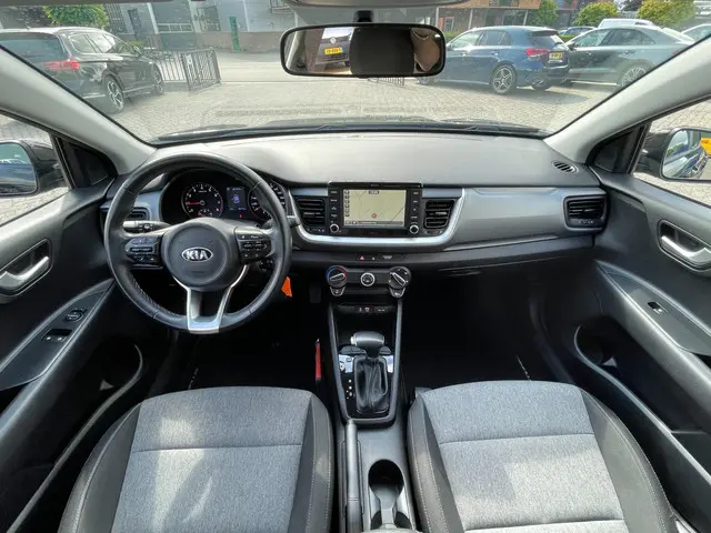 Kia Stonic 1.0 T-GDi DynamicLine 2020 Benzine 8