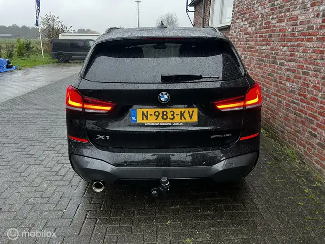 BMW X1 sDrive18i High Executive 2021 Benzine 8