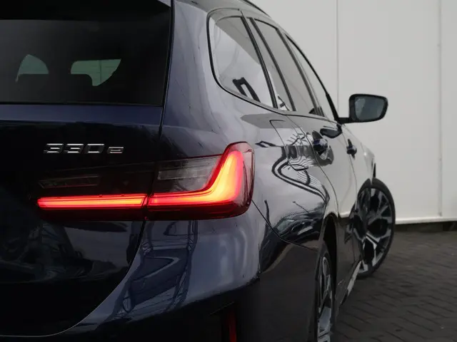 BMW 3 Serie Touring 330e 2025 Hybride Benzine 9