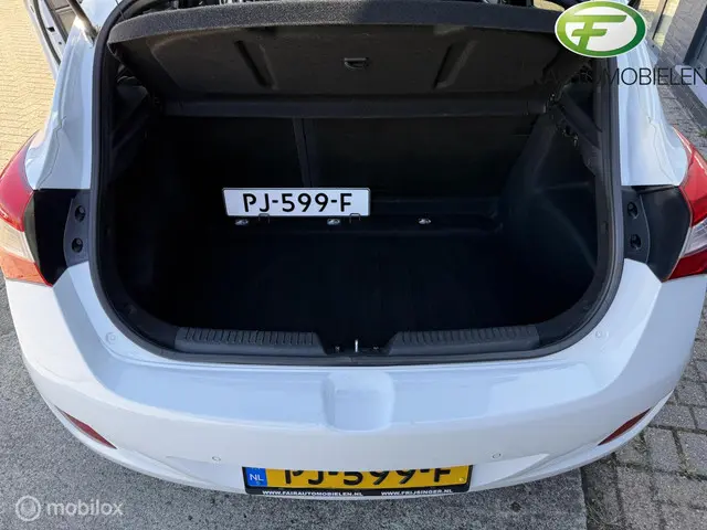 Hyundai i30 1.6 GDi GO! 2016 2017 Benzine 24