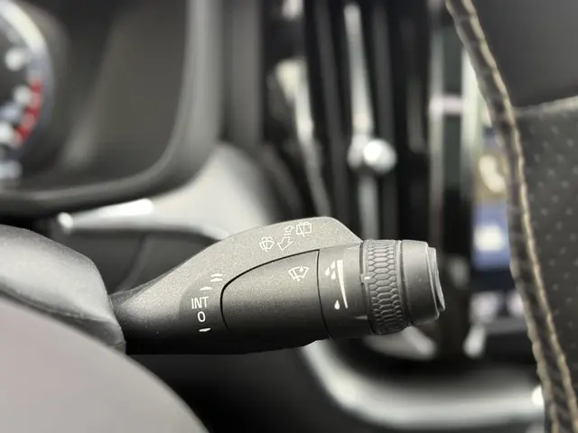 Volvo XC60 2.0 T6 AWD R-Design 2018 Benzine 37