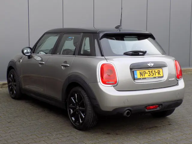 MINI Cooper Mini 1.5 Business Navi 6-Bak 2017 Benzine 5