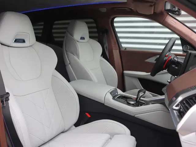 BMW XM 50e 2025 Hybride Benzine 8