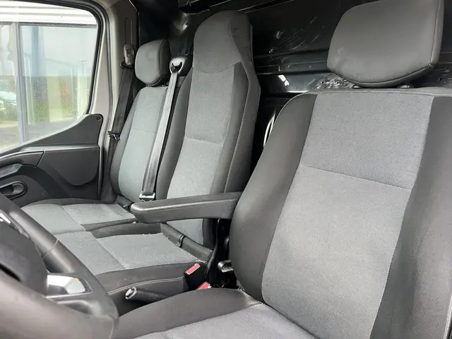 Renault Master T35 2.3 dCi 135 L2H2 2020 Diesel 17