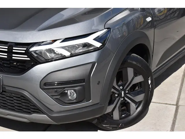 Dacia Jogger Hybrid 140 Expression 2025 Hybride Benzine 4
